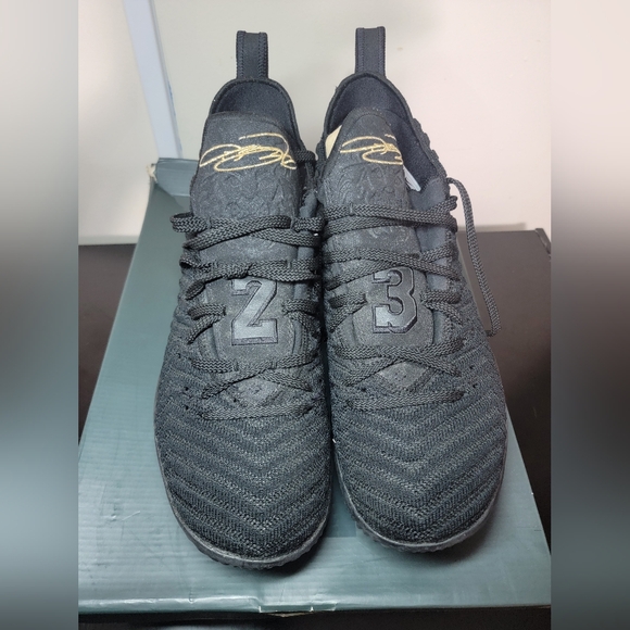 Nike LeBron XVI (16) - 10.5 MEN'S - Picture 3 of 8